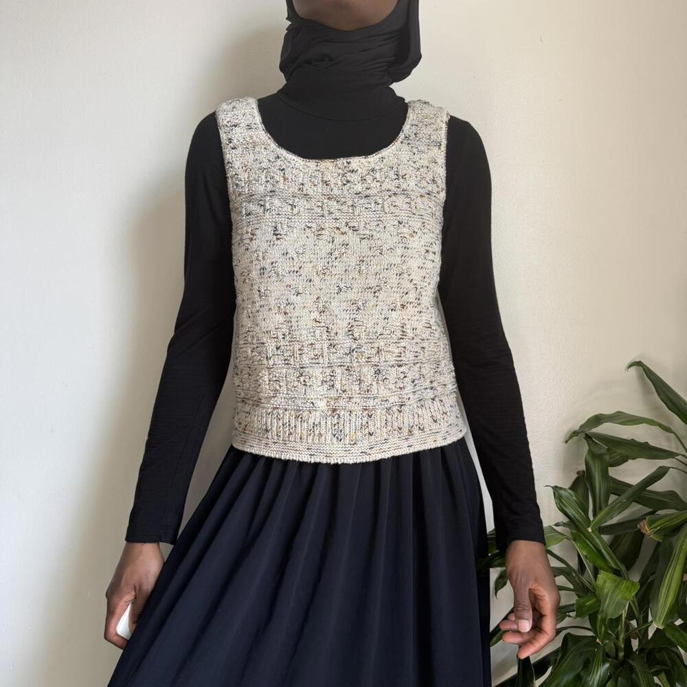 Vintage boho earthy sleeveless round neck cottagecore knit top size S‎